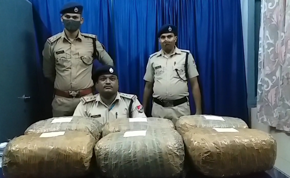 ganja in Purushottam Express recovered, intoxicants were being carried to Delhi