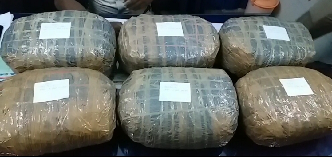 ganja in Purushottam Express recovered, intoxicants were being carried to Delhi