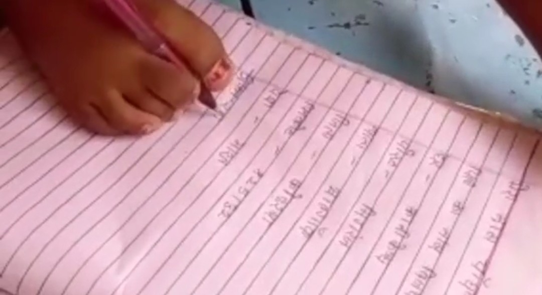 Chandni of Koderma is writing luck with her feet even after being disabled