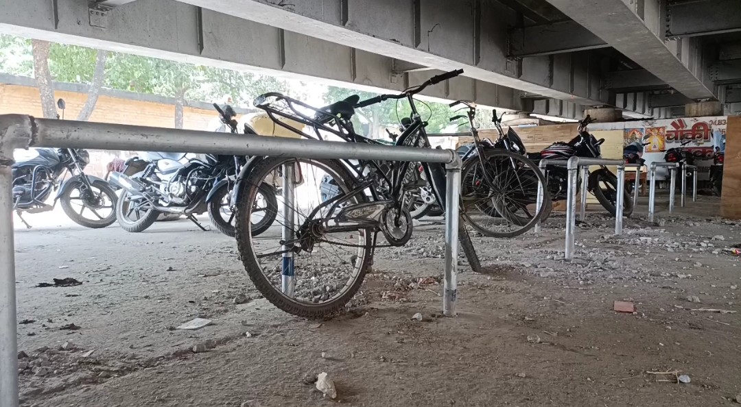 Jhumri Telaiya Municipal Council making parking under over bridge In Koderma