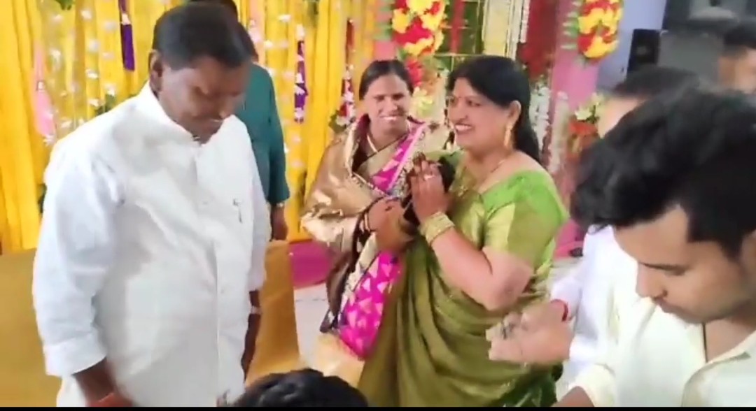 Union minister arjun munda attended wedding ceremony of MLA Neera Yadav daughter