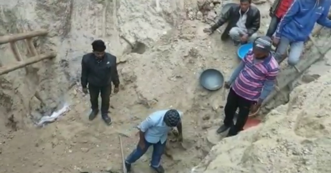 police take Action against illegal mining in koderma