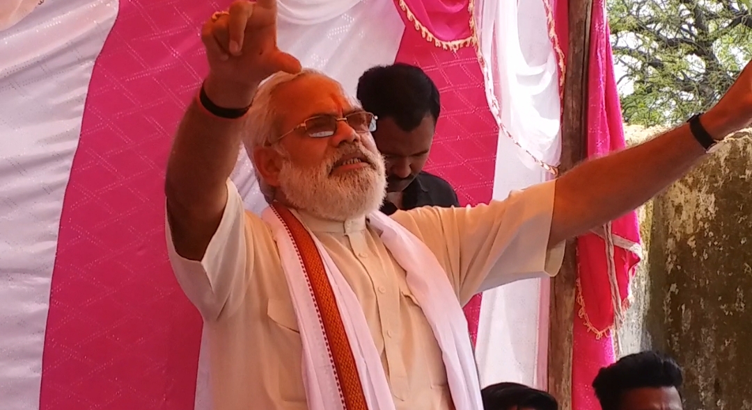 PM Narendra Modi lookalike Abhinandan Pathak in Koderma