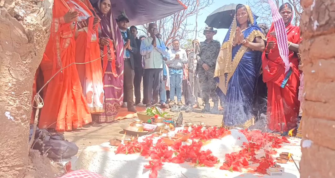 Shersinga villagers tied Raksha Sutra to trees to save forest In Koderma