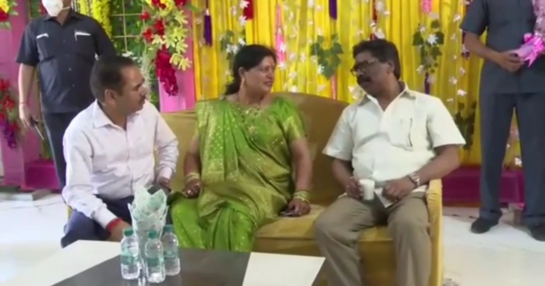 CM Hemant Soren attended wedding of MLA Neera Yadav daughter CM blessed bride