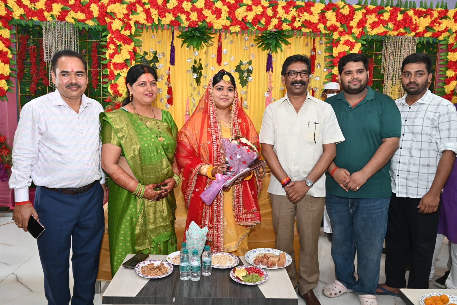 CM Hemant Soren attended wedding of MLA Neera Yadav daughter CM blessed bride