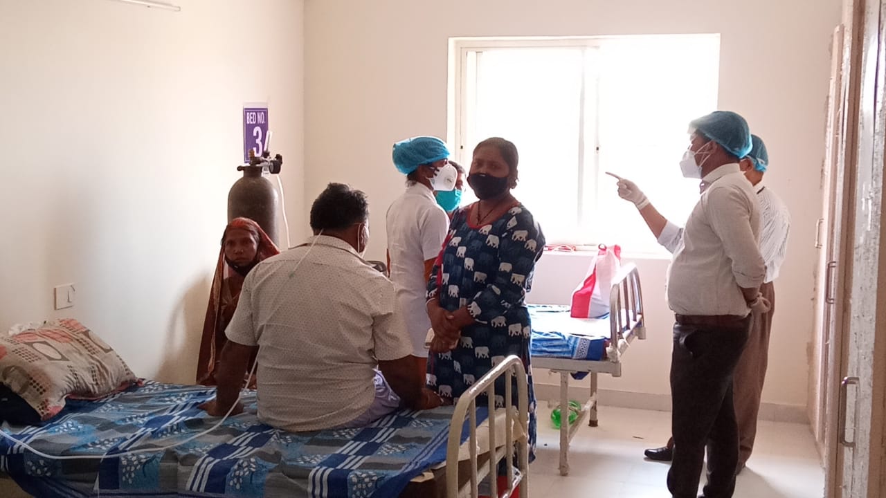 koderma-dc-conducted-surprise-inspected-of-government-covid-hospital