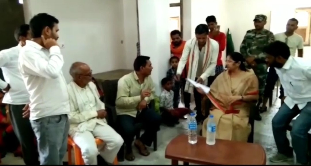 Union Minister of State Annapurna Devi met villagers who boycotted panchayat elections in Koderma