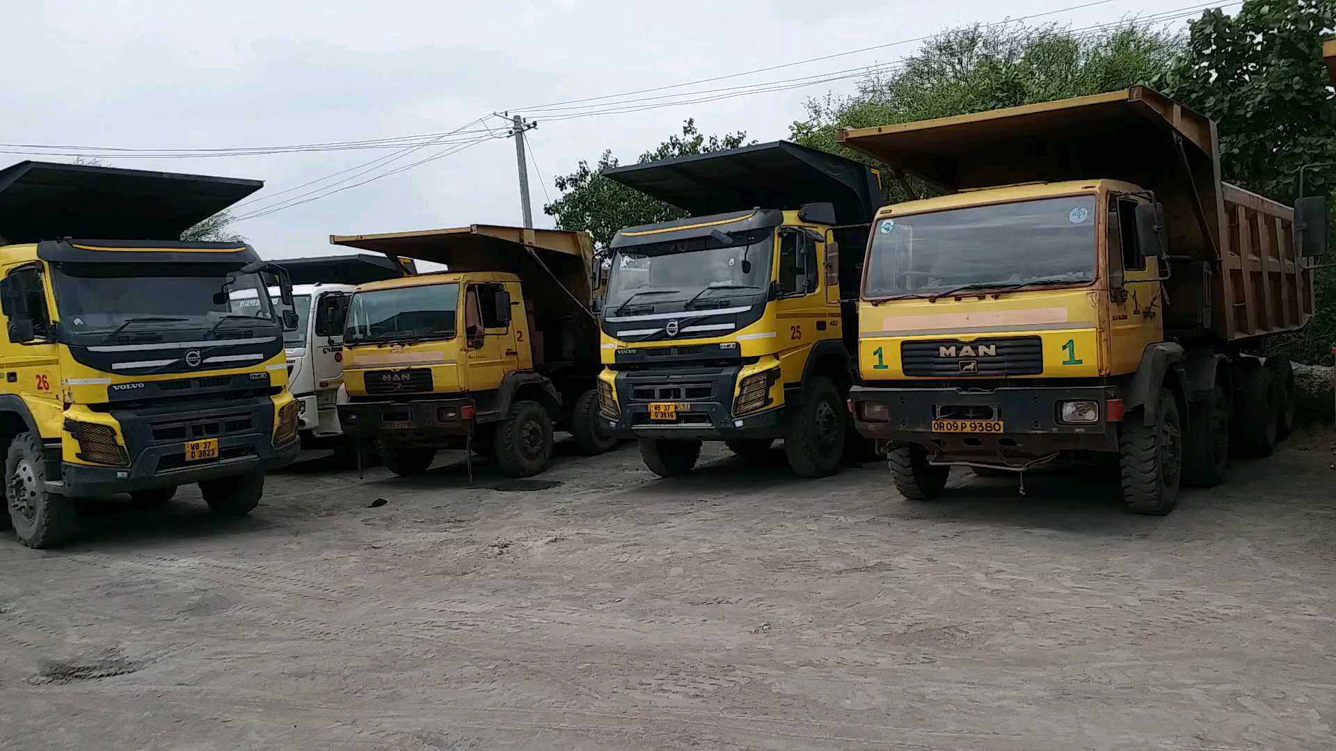 Raid in Sikni Colliery Latehar, 17 Vehicles seized in latehar, coal loading Vehicles seized in latehar, news of Sikni Colliery Latehar, सिकनी कोलियरी लातेहार में छापा, लातेहार में 17 वाहन जब्त, लातेहार में कोयला लोडिंग वाहन जब्त