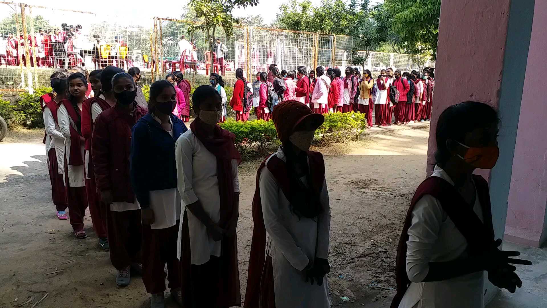 children taking corona vaccine in schools In Latehar