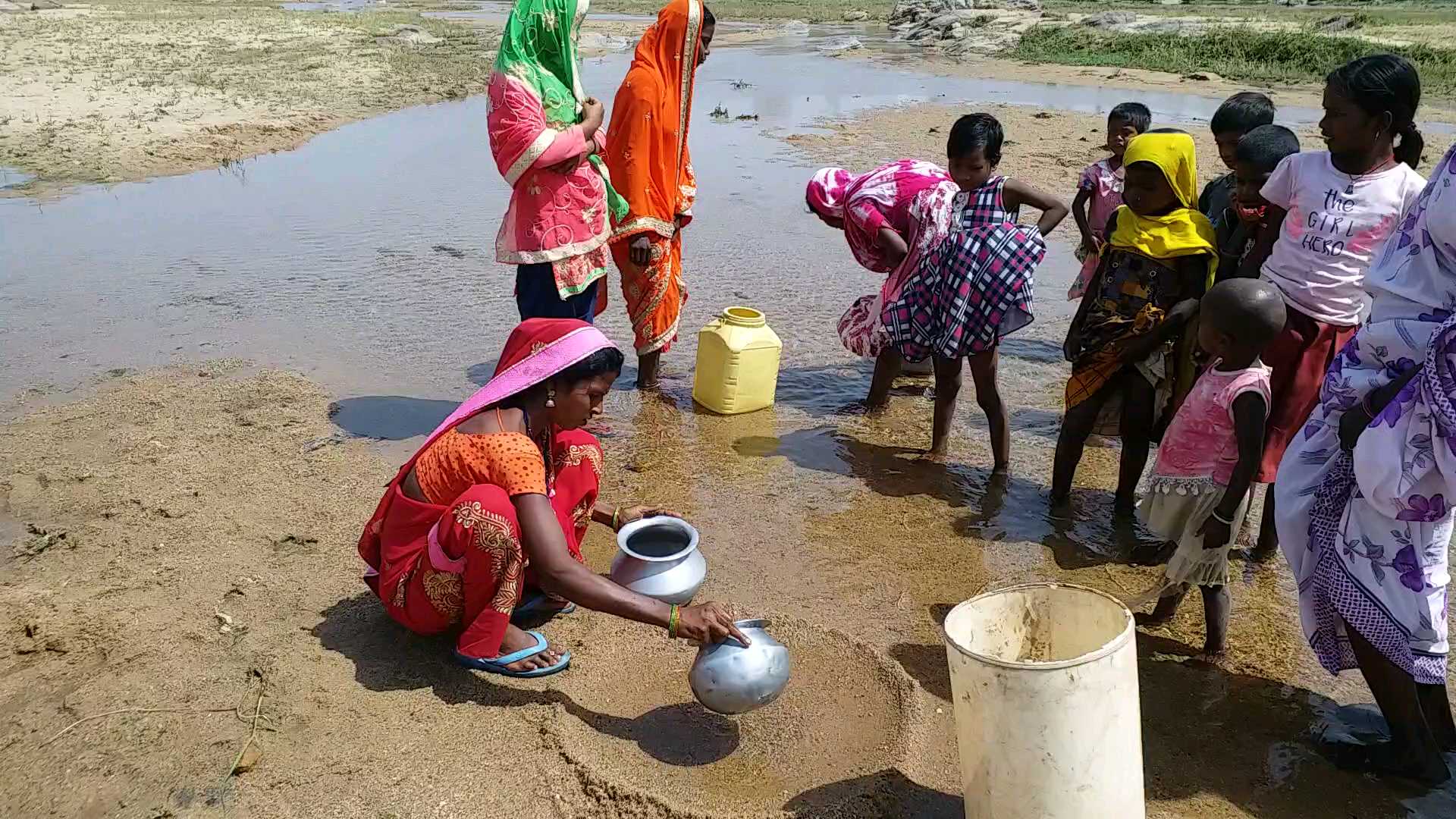 Sairat village of Latehar struggling with water problem