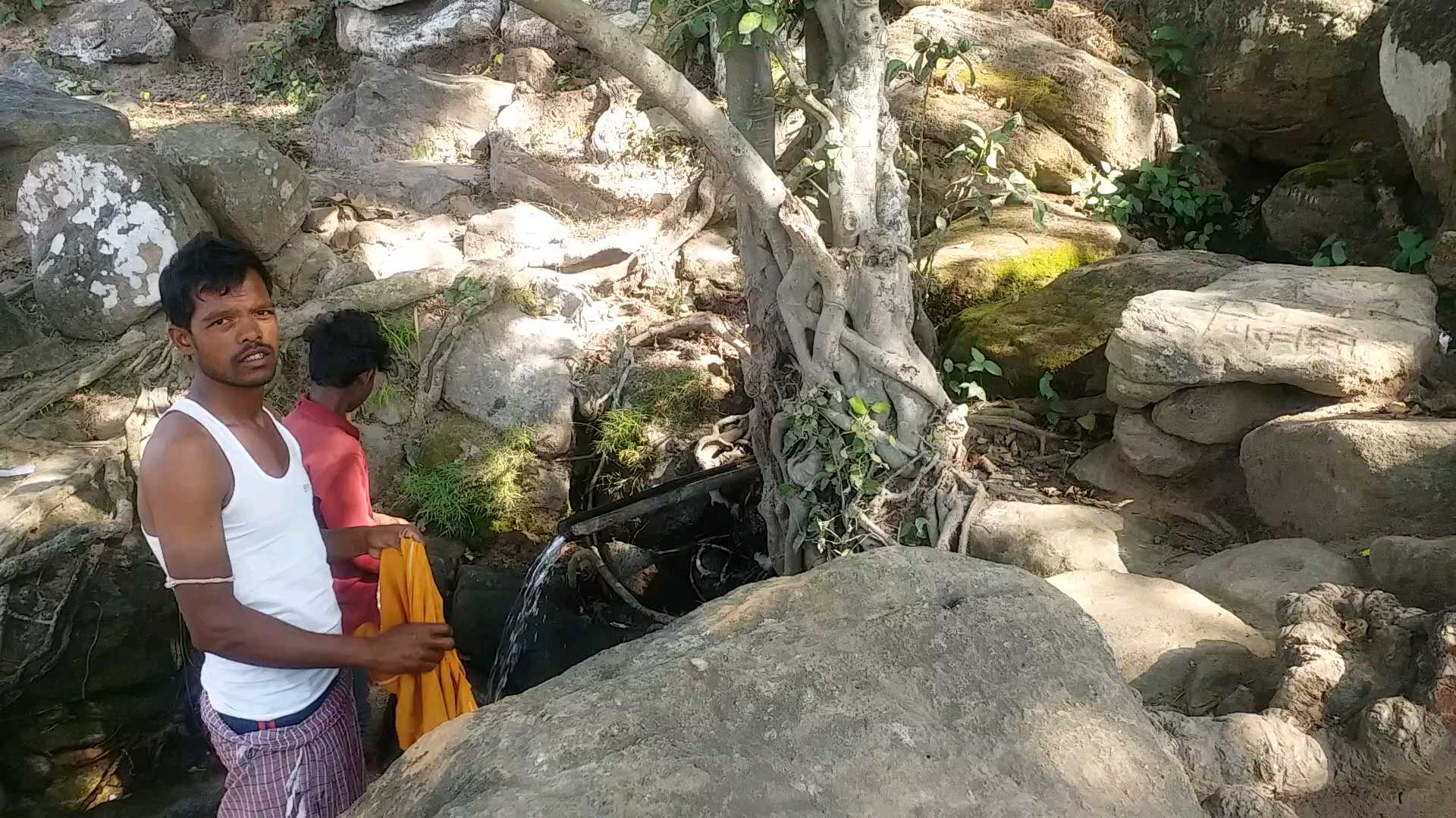 Healing properties waterfall in Latehar bathing in spring of Vishrampur for skin diseases cures!