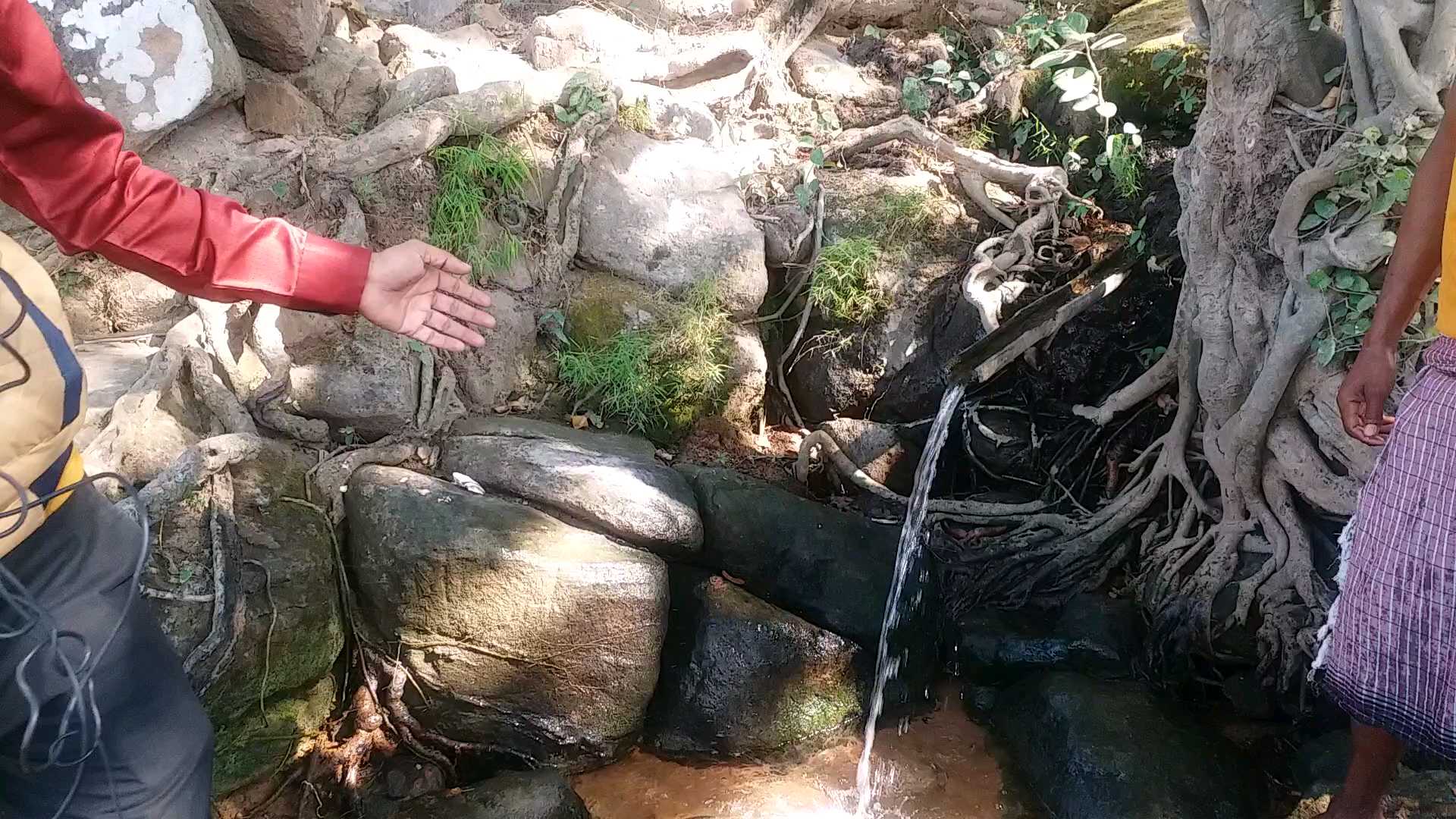 Healing properties waterfall in Latehar bathing in spring of Vishrampur for skin diseases cures!