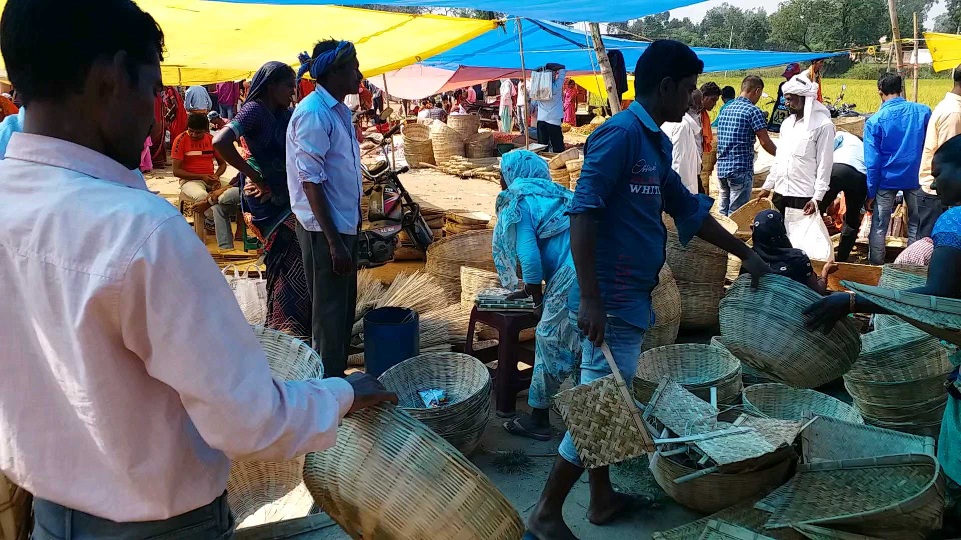 Primitive tribes made sup, basket for Mahaparv Chhath in Latehar