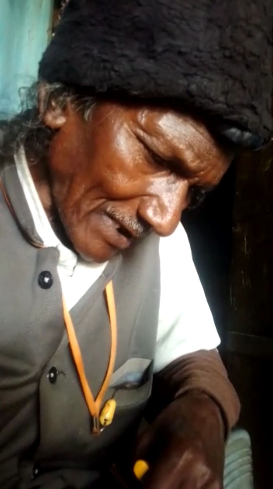 Folk singer Govind Sharan awakening people with Nagpuri song in lohardaga