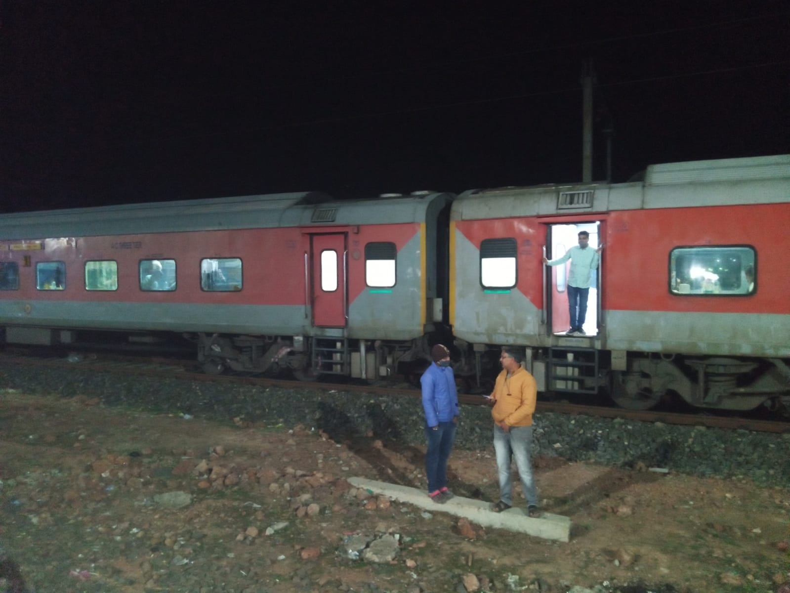 due to Subway construction Rajdhani Express standing for hours at Lohardaga Railway Station