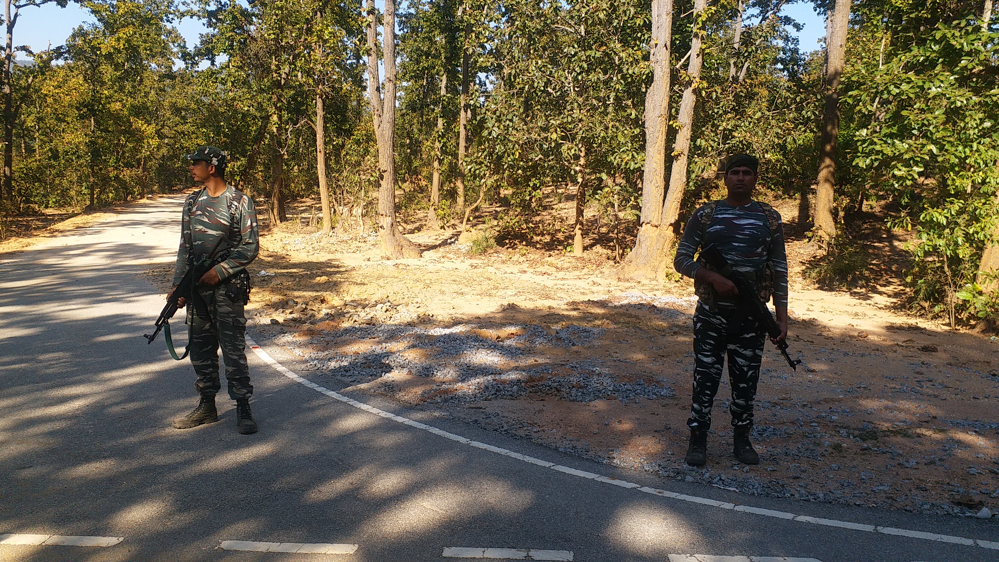 four days since the security forces have launched a fresh operation against the Naxalites in the Bulbul forest of the remote  Peshrar police station of Lohardaga district
