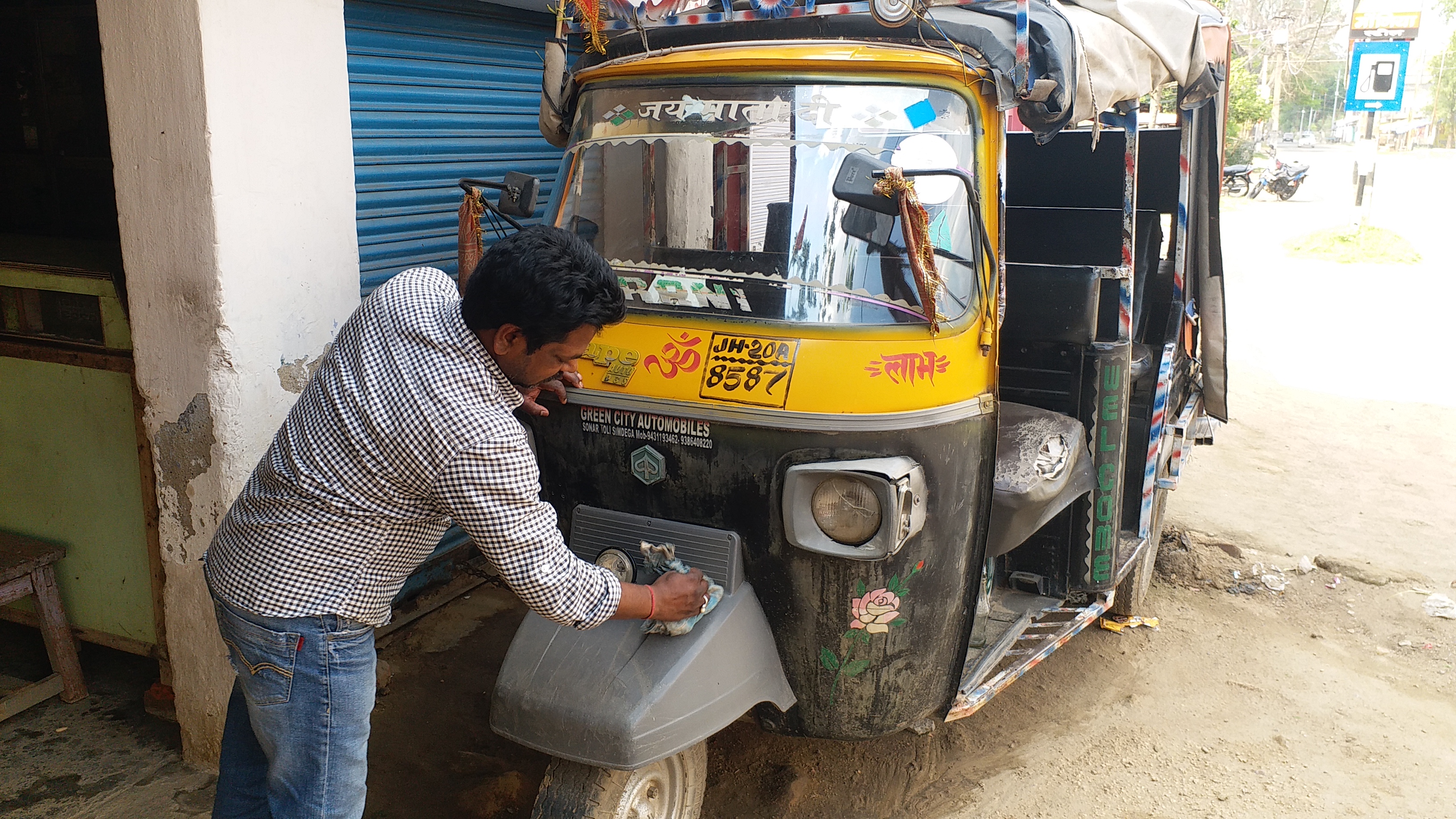 Auto driver upset in Lohardaga, Lohardaga Auto Driver Association, Jharkhand Pradesh Diesel Auto Driver Federation, लोहरदगा में ऑटो चालक परेशान, लोहरदगा ऑटो चालक संघ, झारखंड प्रदेश डीजल ऑटो चालक महासंघ