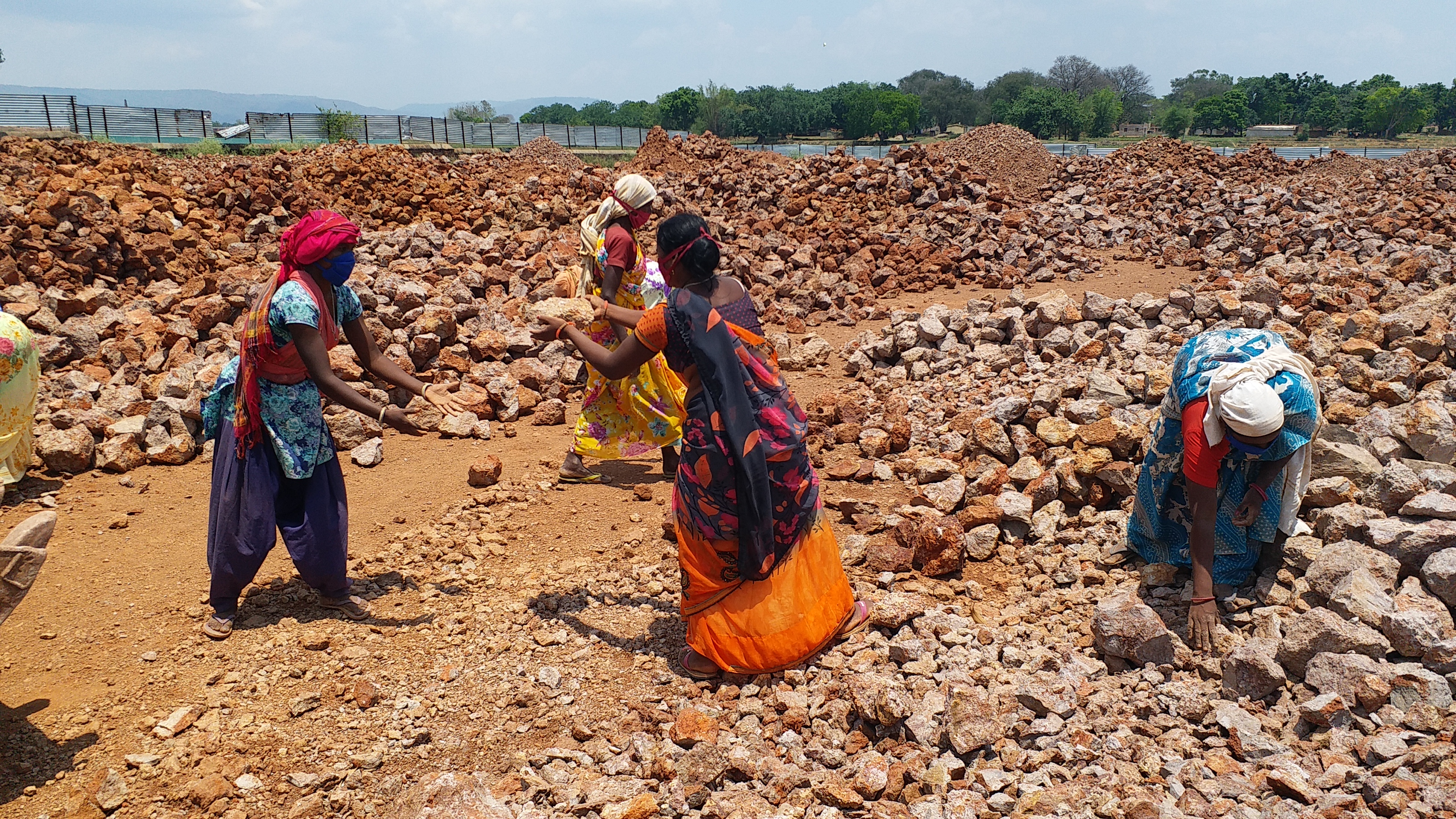 बॉक्साइट, एल्युमिनियम, bauxite, bauxite in jharkhand, bauxite in lohardaga, बॉक्साइट नगरी, ट्रक ऑनर एसोसिएशन