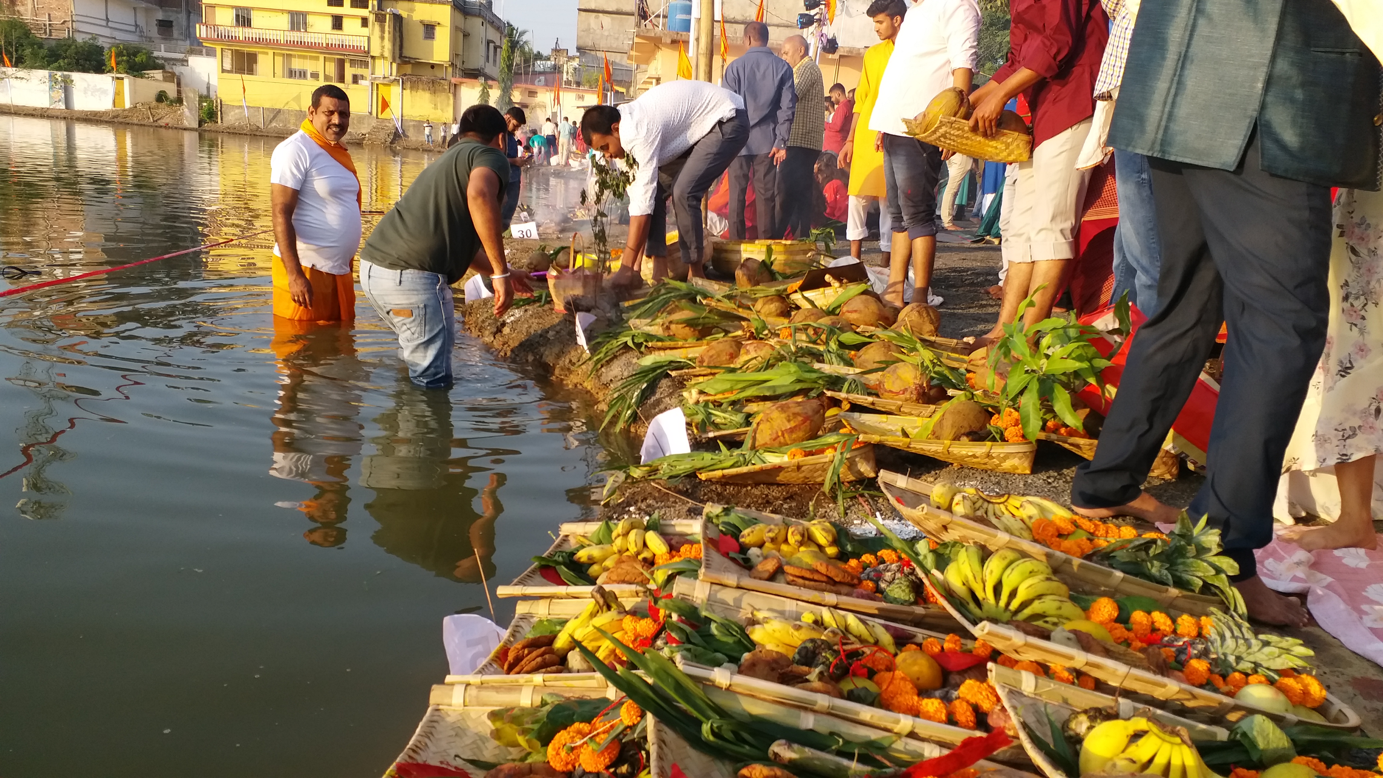 chhath-puja-2021-first-arghya-to-lord-surya-offered