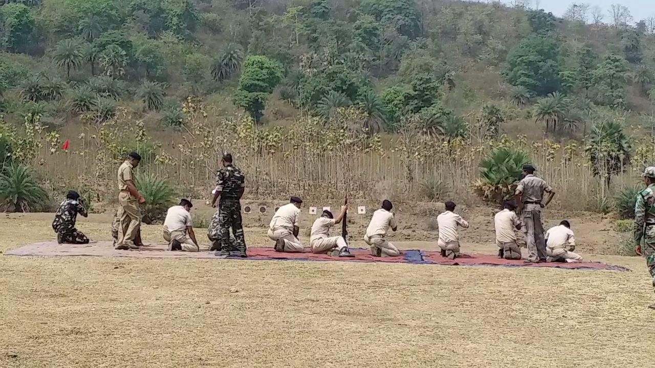 Police officers and jawans aiming at firing rehearsal in Pakur