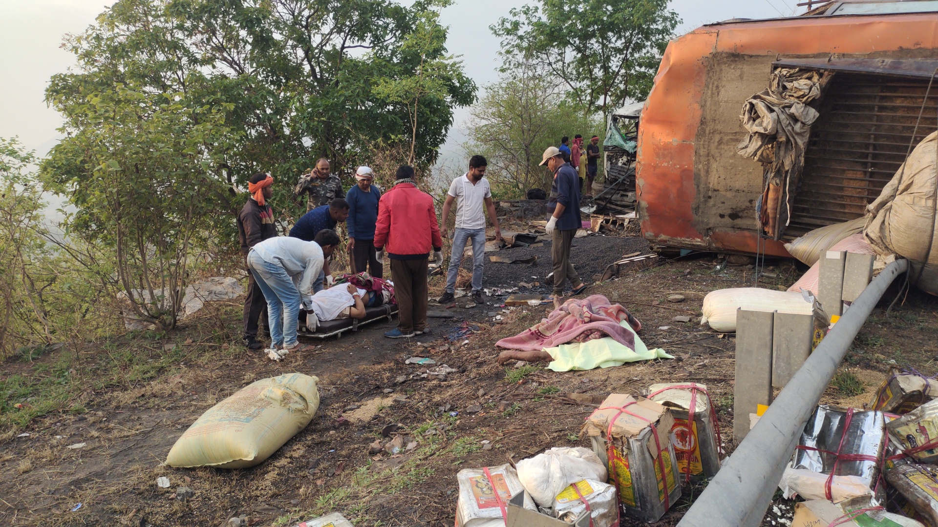 Accident in Ramgarh: માર્ગ અકસ્માતમાં ત્રણના મોત અને ચોવીસથી વધુ ઘાયલ