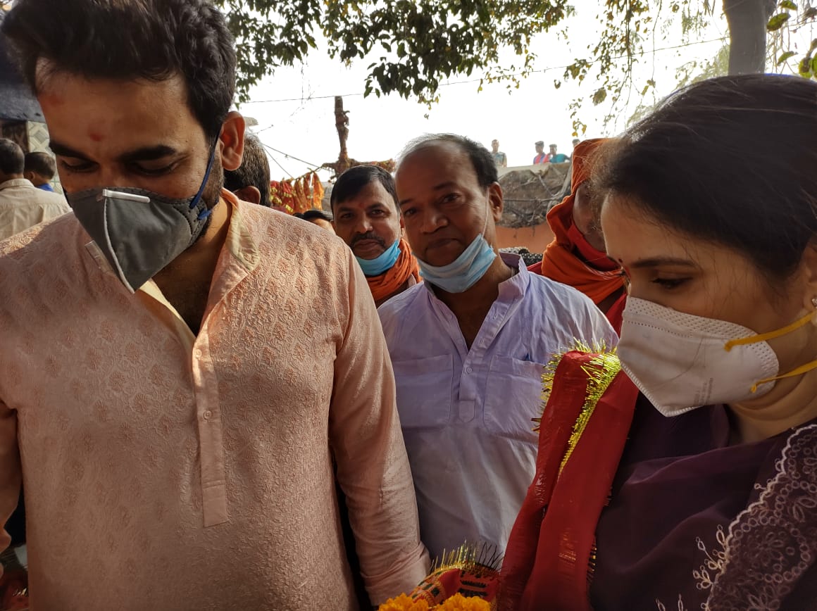 Former cricketer Zaheer Khan worshiped at Maa Chinnamastika temple in ramgarh