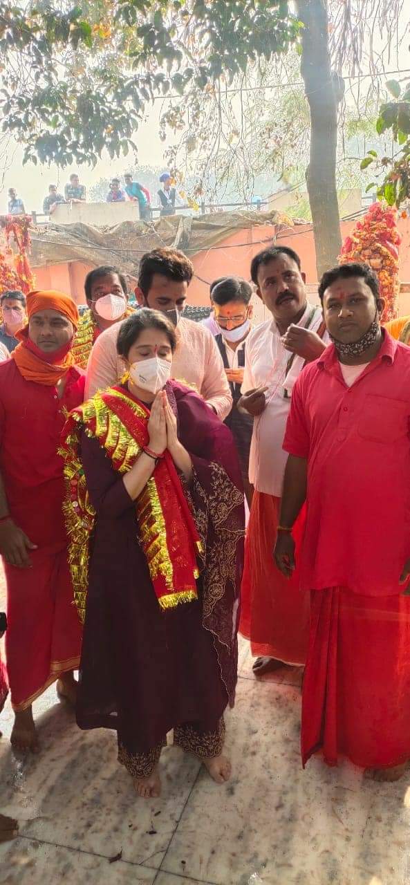 Former cricketer Zaheer Khan worshiped at Maa Chinnamastika temple in ramgarh