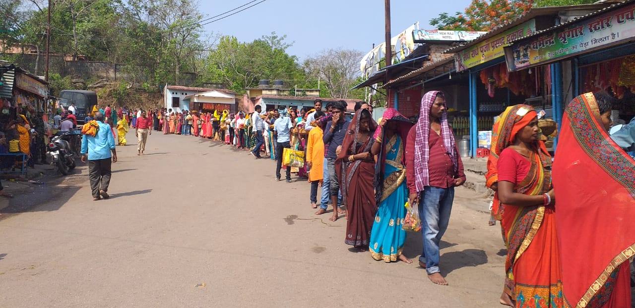 devotees gathered in temple of maa chinnamastika temple in Ramgarh