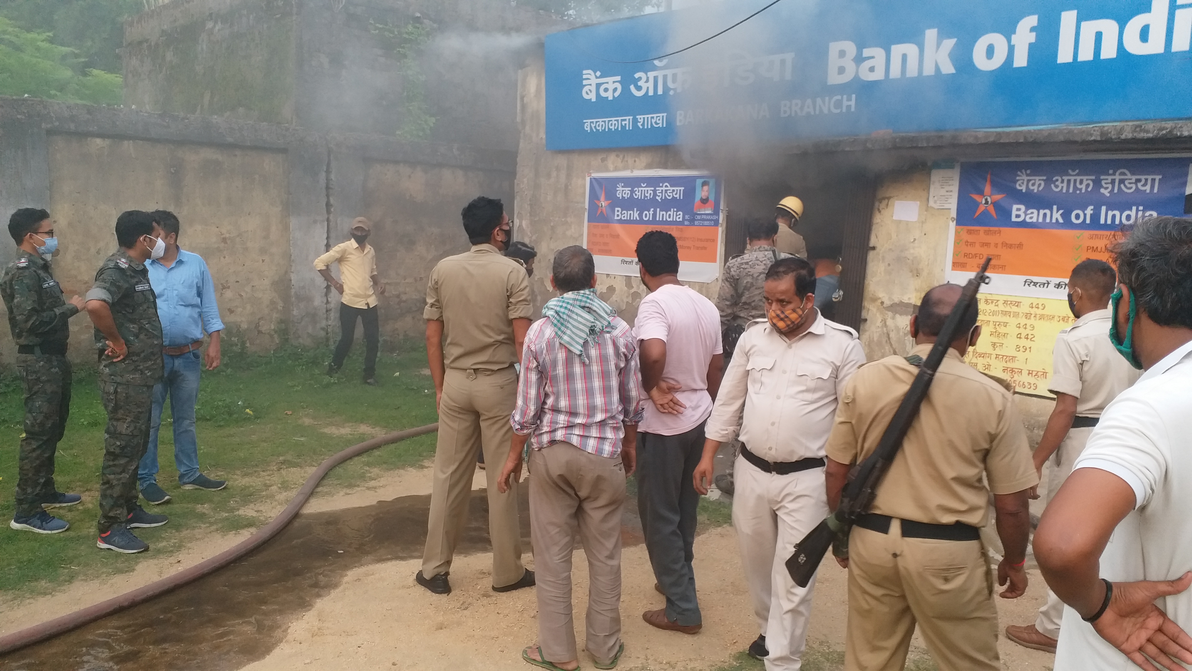 massive-fire-in-bank-of-india-branch-in-barkakana-ramgarh