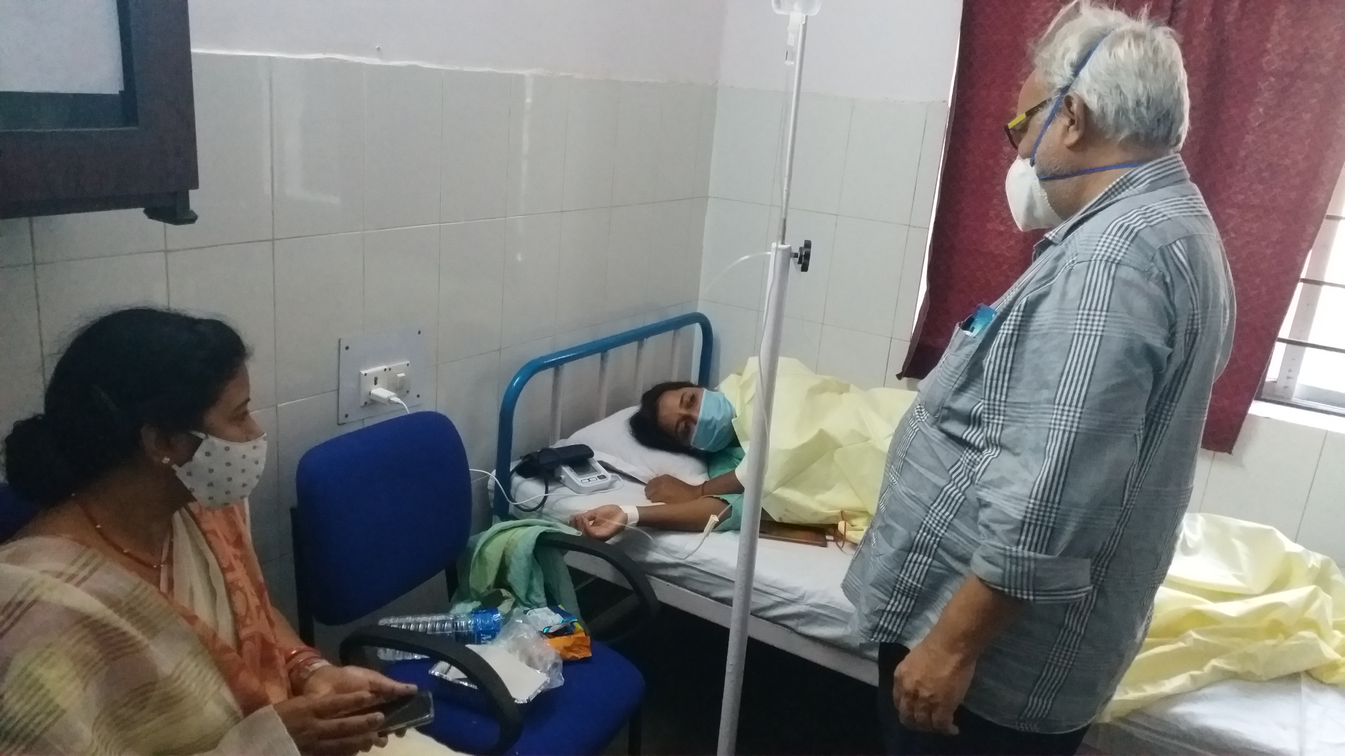 MLA Amba Prasad health goes wrong during field visit in badakaganv, Admitted in Sadar Hospital ramgarh