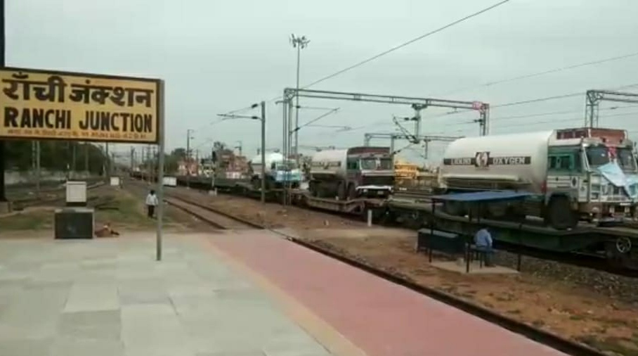 Oxygen Express being operated by constructing Green Corridor in ranchi