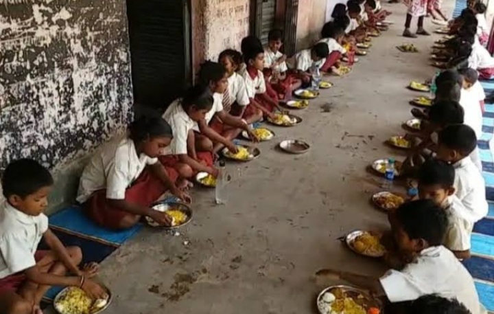 Mid Day Meal Programme  children in Jharkhand not have account there is problem in transferring amount of MDM