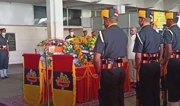 martyred jawan body brought to Ranchi governor and minister paid tribute