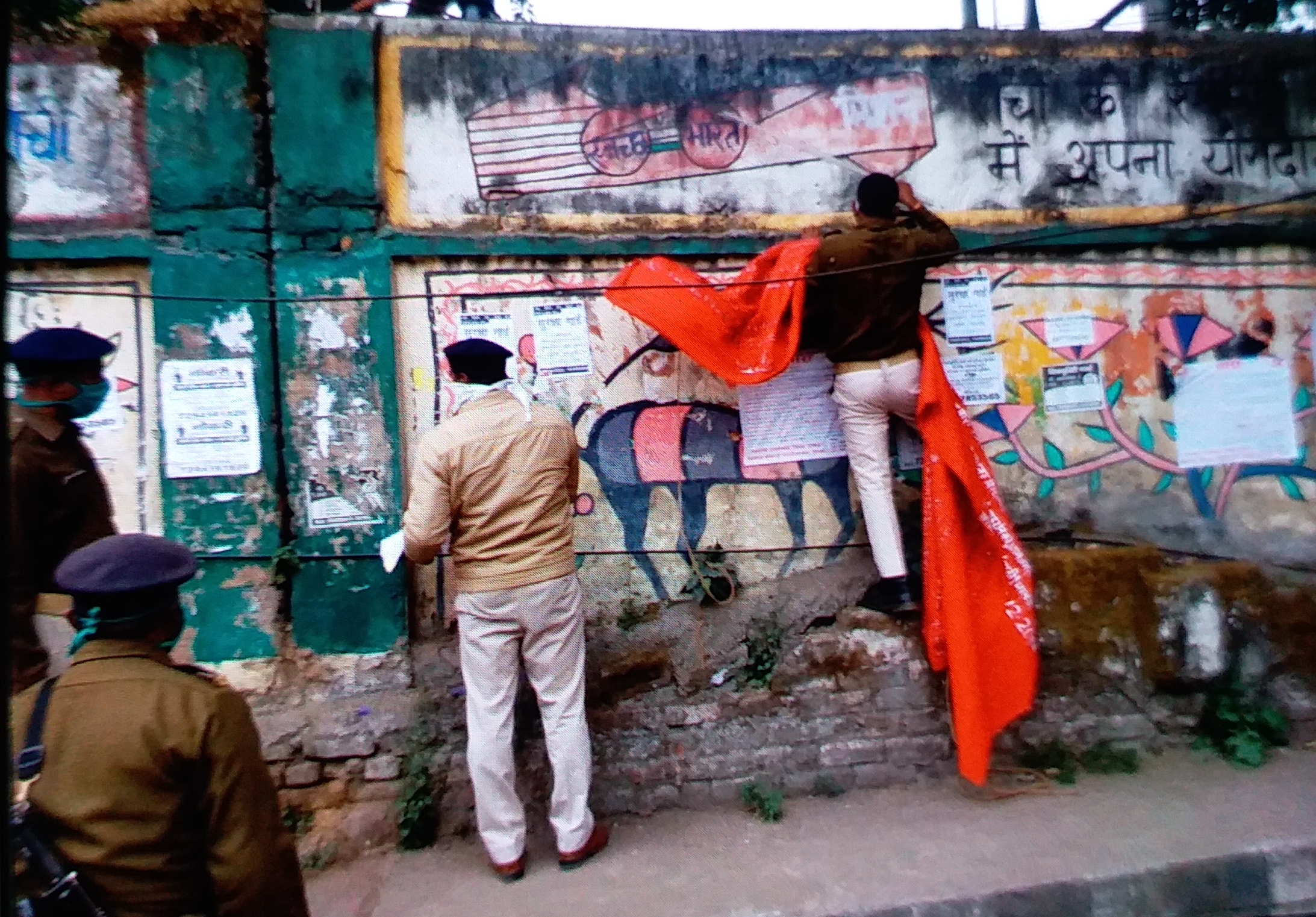 Naxalites put up posters in ranchi