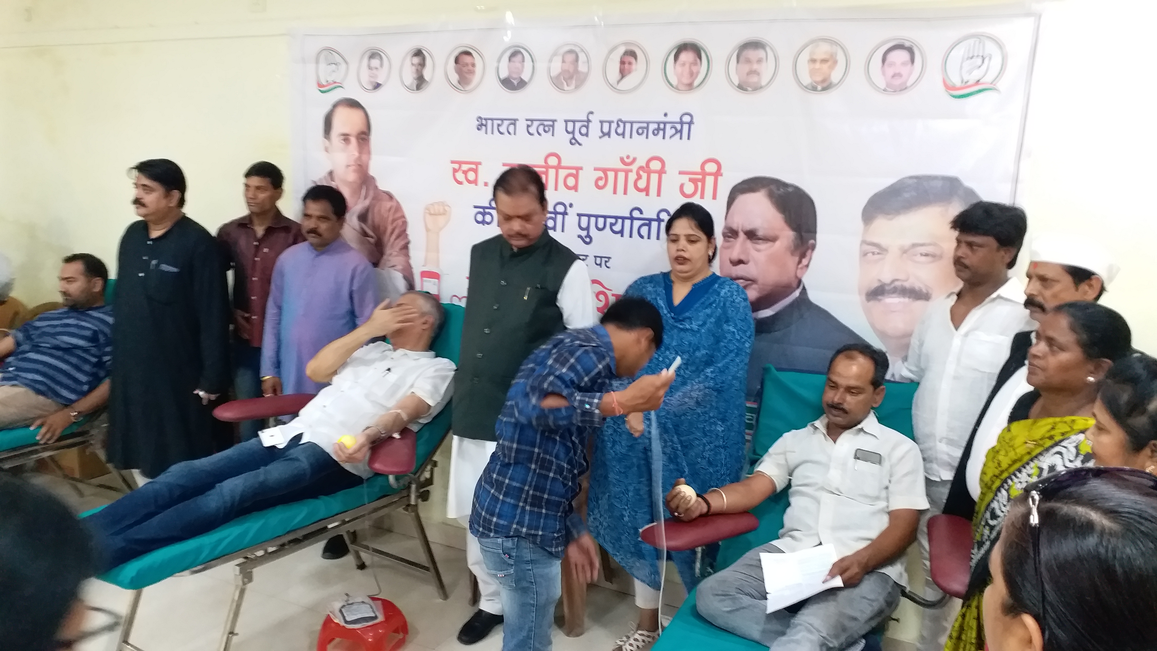 Jharkhand Congress pays tribute to former Prime Minister Rajiv Gandhi on his death anniversary in Ranchi