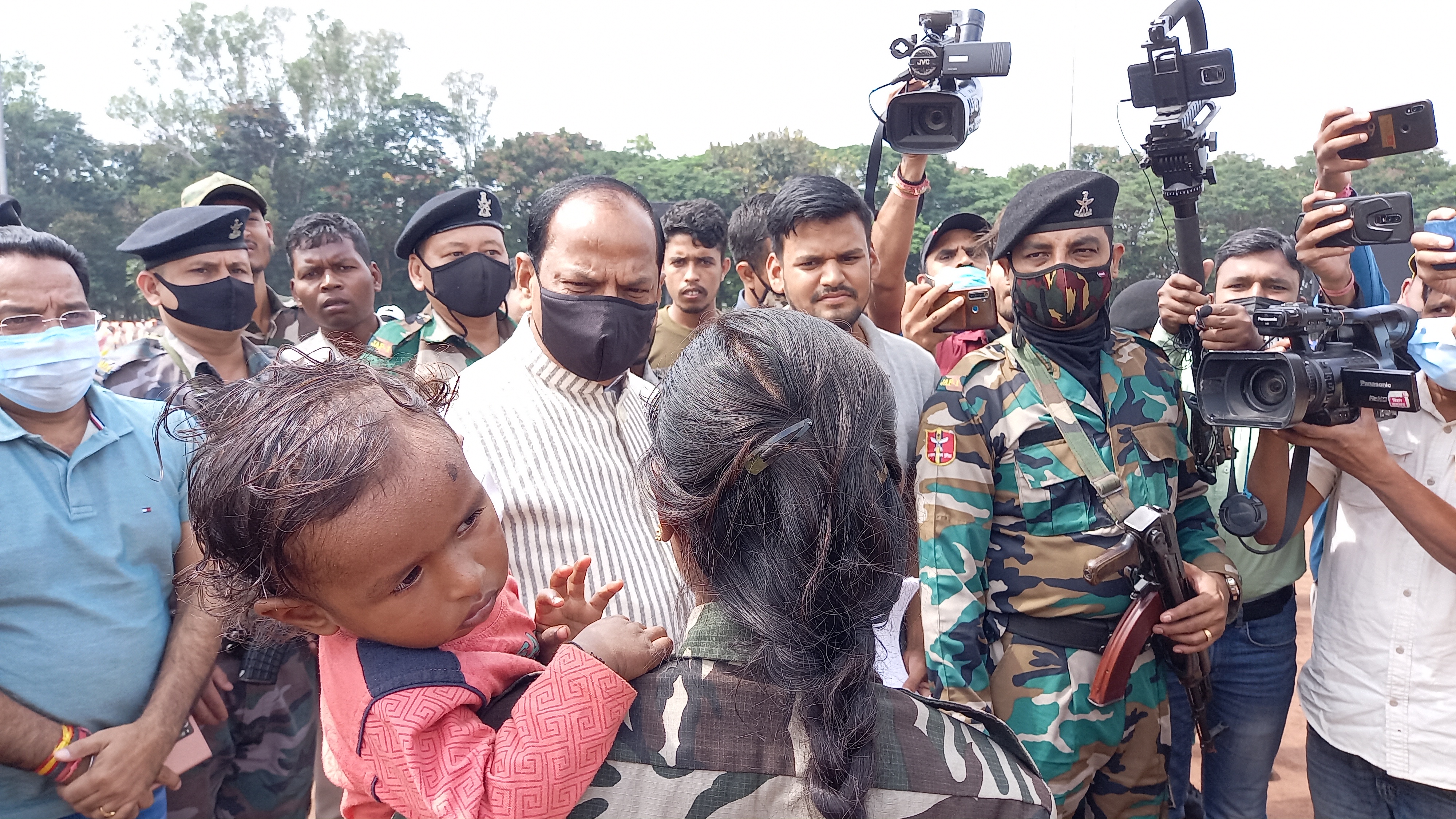 Former CM Raghubar Das meets assistant policemen at Morabadi Maidan in Ranchi