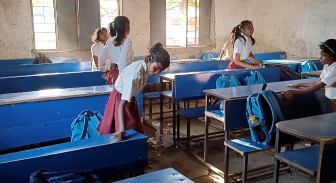 Children cleaning classrooms at government school in Ranchi