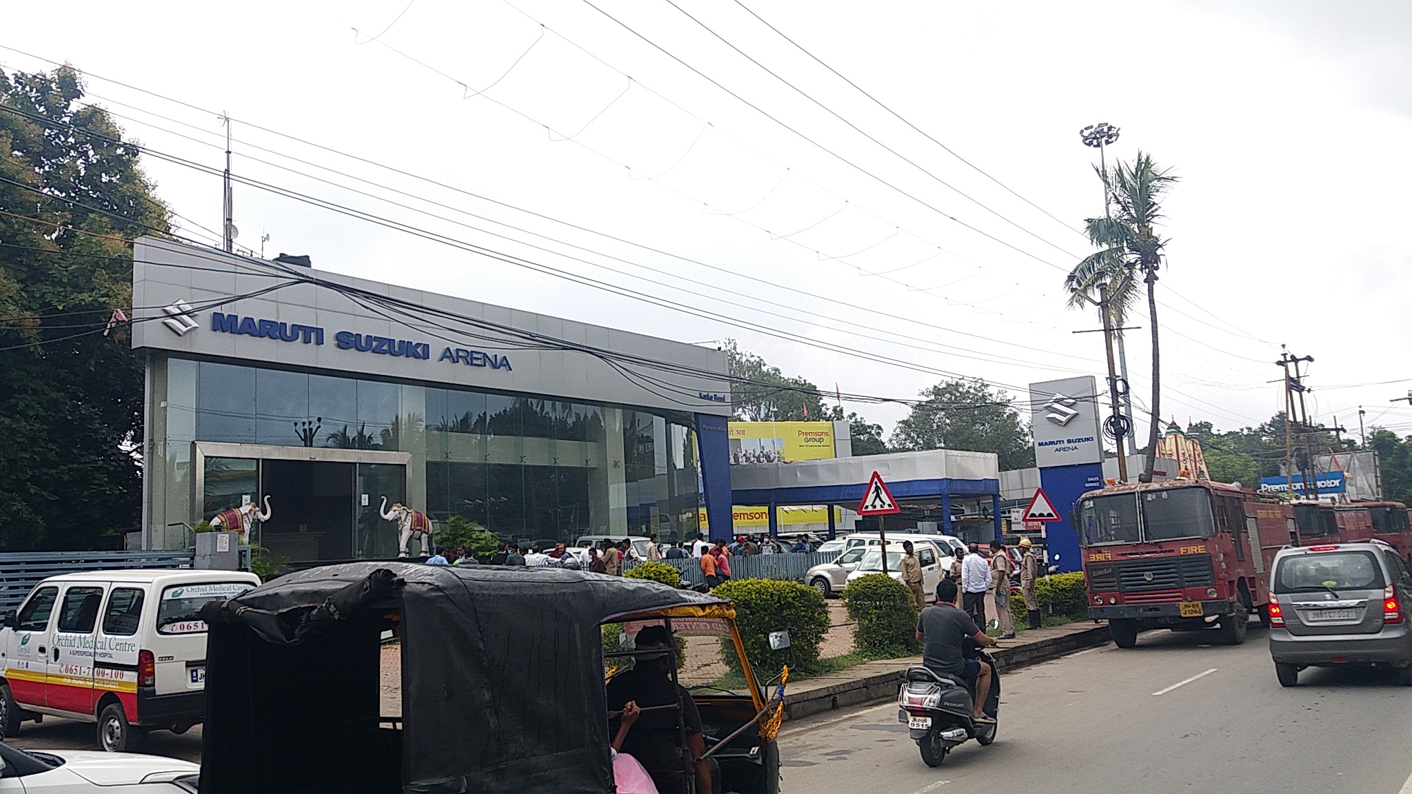 fire in car showroom Prem Sons Motors  in Ranchi near petrol pump on Kanke Road