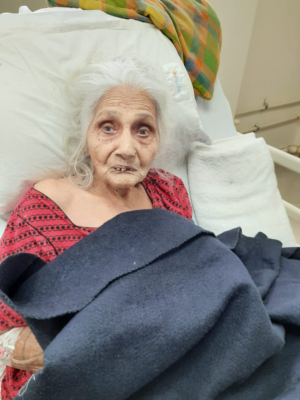 98 year old elderly woman beats corona