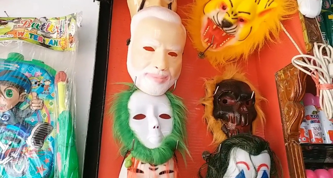 Demand for Modi mask increased in the market