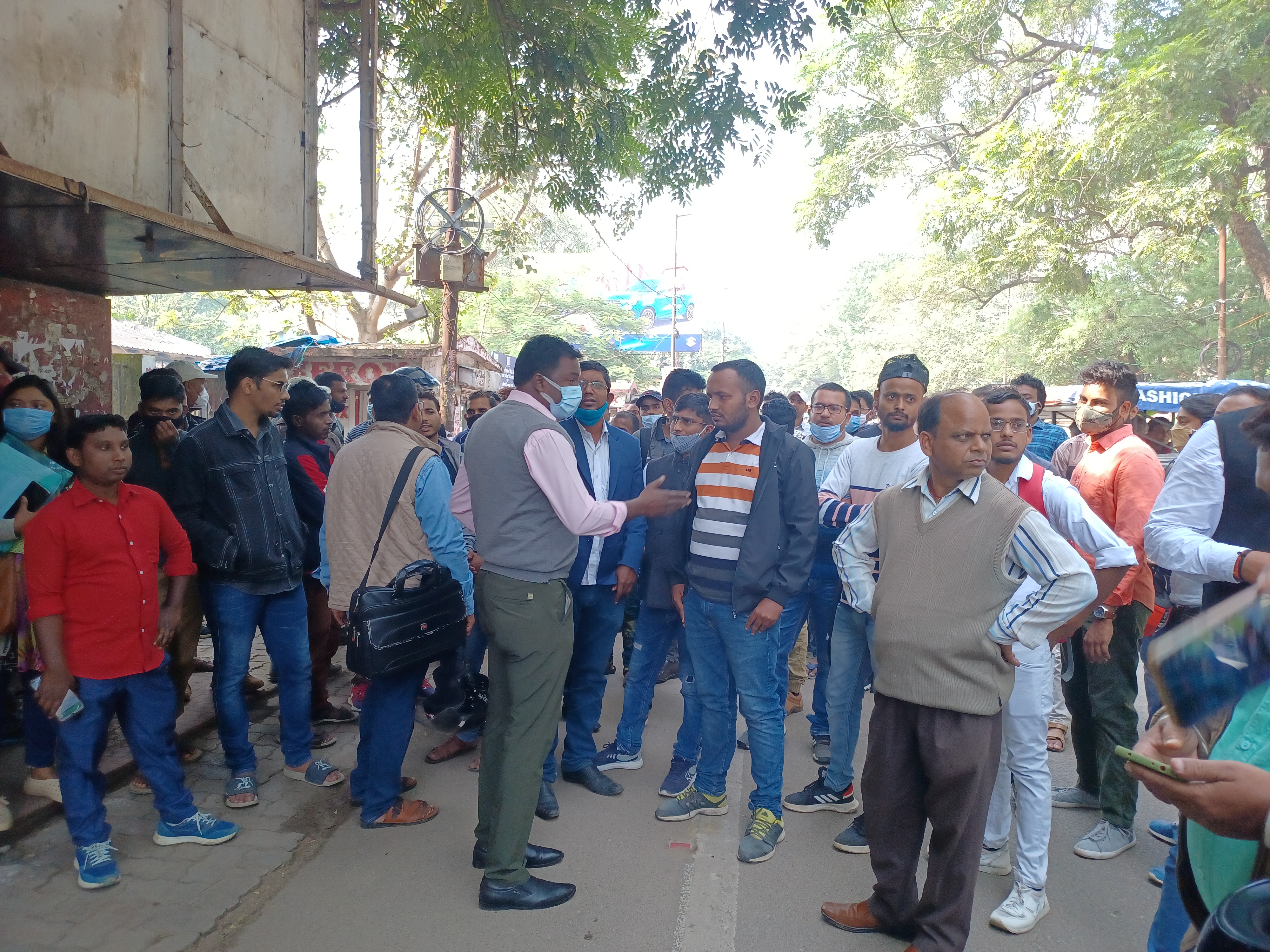 demonstration-of-candidates-outside-jpsc-office-in-ranchi