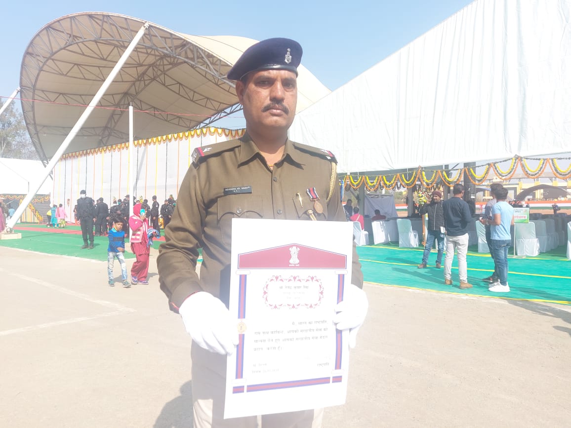 IPS अनीश समेत 38 पुलिसकर्मी को मिला वीरता पदक, राज्यपाल द्रौपदी मुर्मु ने  किया सम्मानित – News India Live, India news, News India, Live news, Live  India