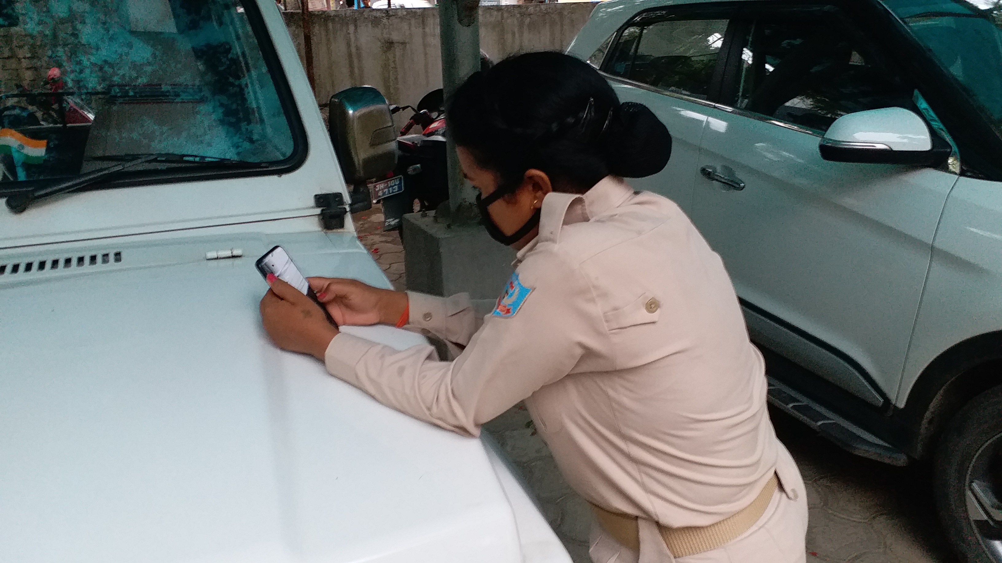 Women police continue work in ranchi, Women police working against corona virus, Women Corona Warriors  in Ranchi, ranchi police working against corona, रांची के कोरोना वॉरियर्स, महिला पुलिस लगातार कर रही काम