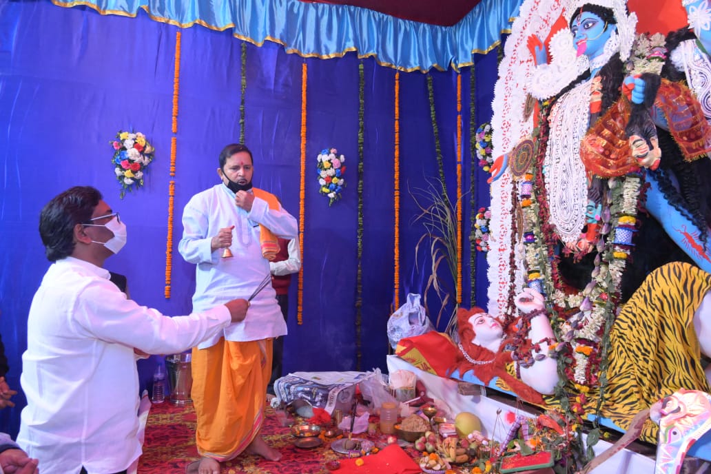 CM Hemant Soren worshipped Maa Kali in Ranchi