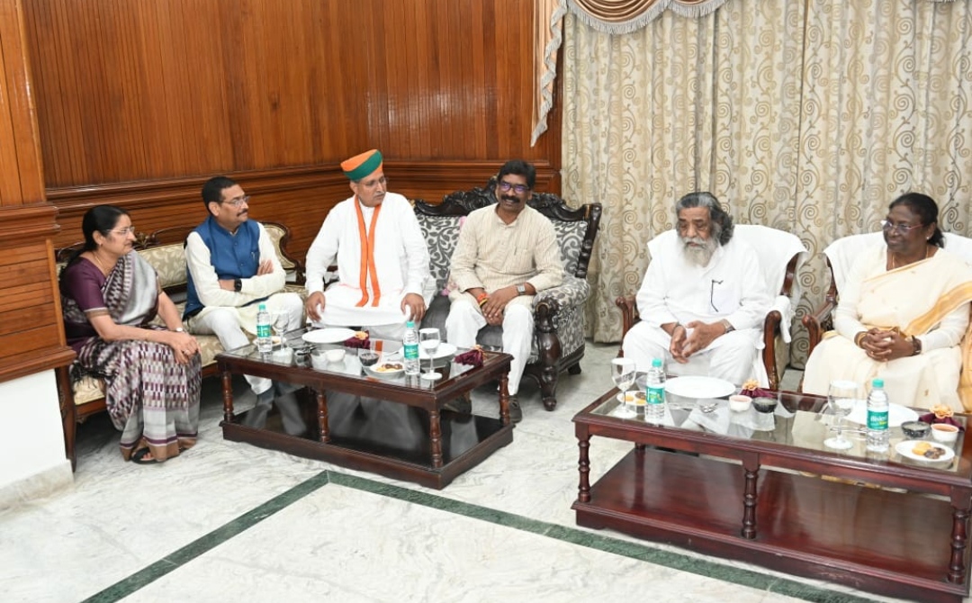 Presidential candidate Draupadi Murmu meets CM Hemant Soren in Ranchi