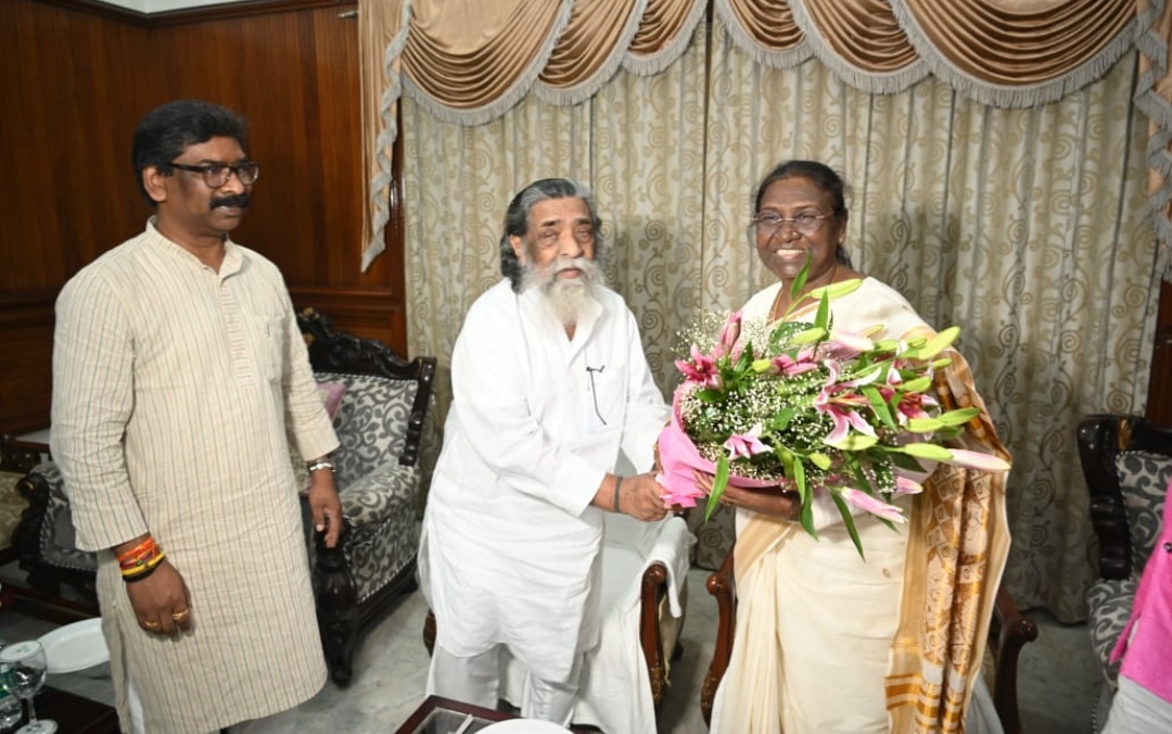 Presidential candidate Draupadi Murmu meets CM Hemant Soren in Ranchi