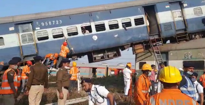 Mock drill on train accident near Hatia railway station in Ranchi