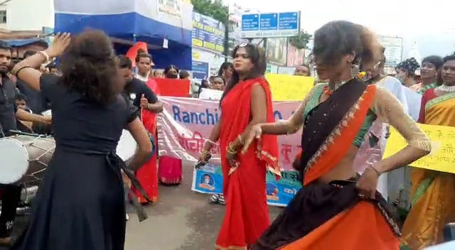 Demonstration of eunuchs in Ranchi demanding rights by dancing