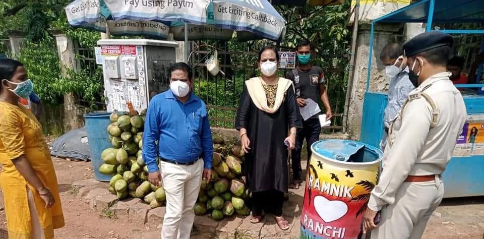 Ranchi Municipal Corporation provided free Ramnik bin to shopkeepers